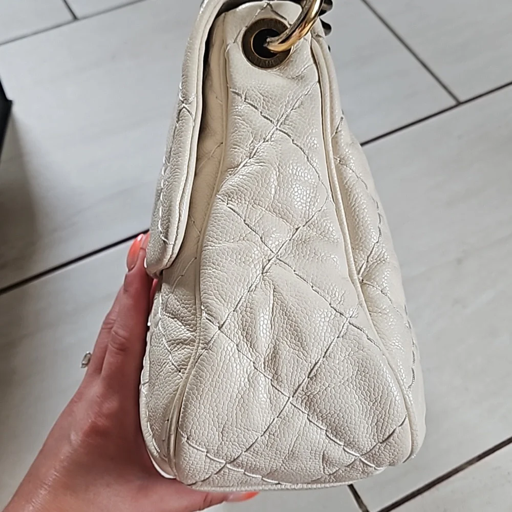 CHANEL 14S Flap Bag Crossbody Cream Leather Gold Chain CC Logo w/Box + Card - Picture 9 of 16
